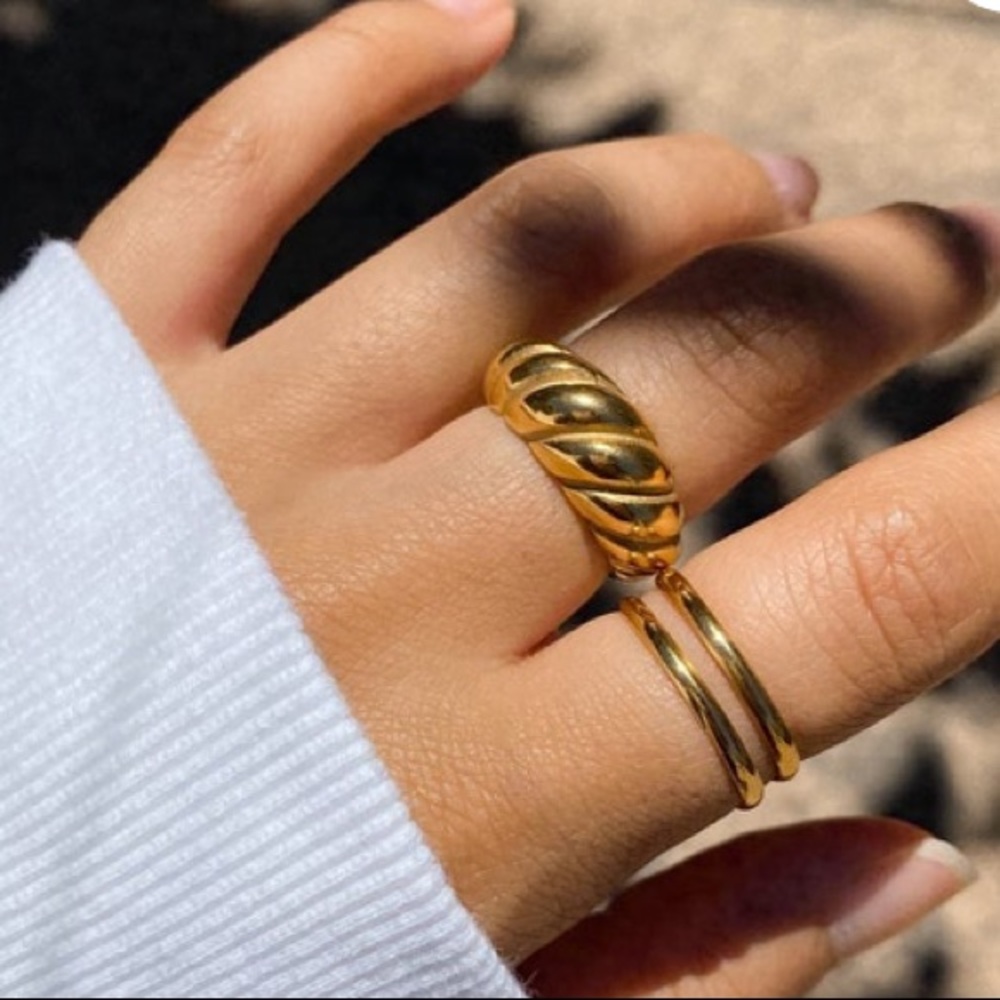 Chunky croissant ring - Picture 2 of 4